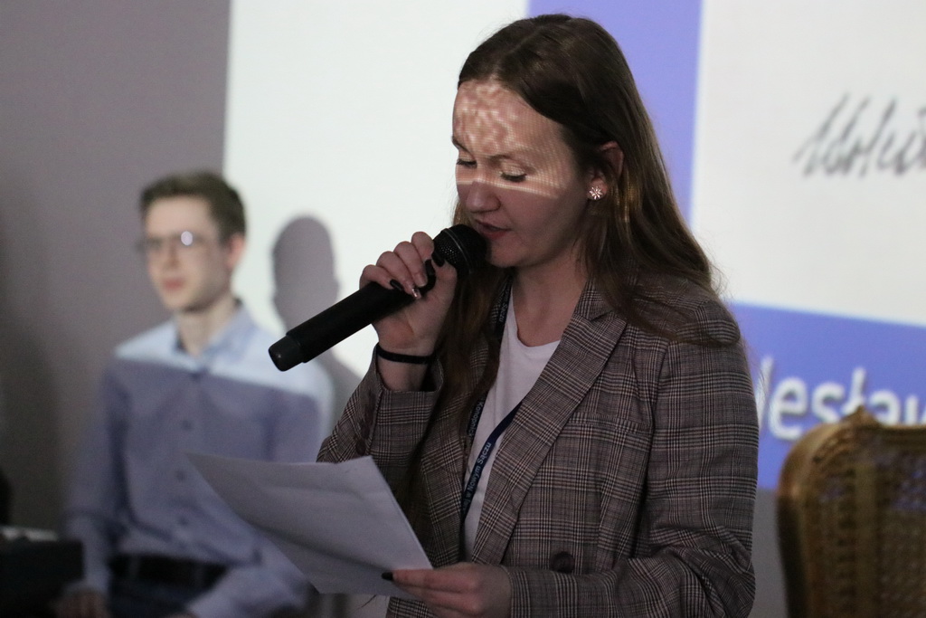 Zdjęcie swiatowy_dzien_poezji_2023_172fb7e791-549a-4d7f-9417-8edd6907875d.jpg w galerii Światowy Dzień Poezji
